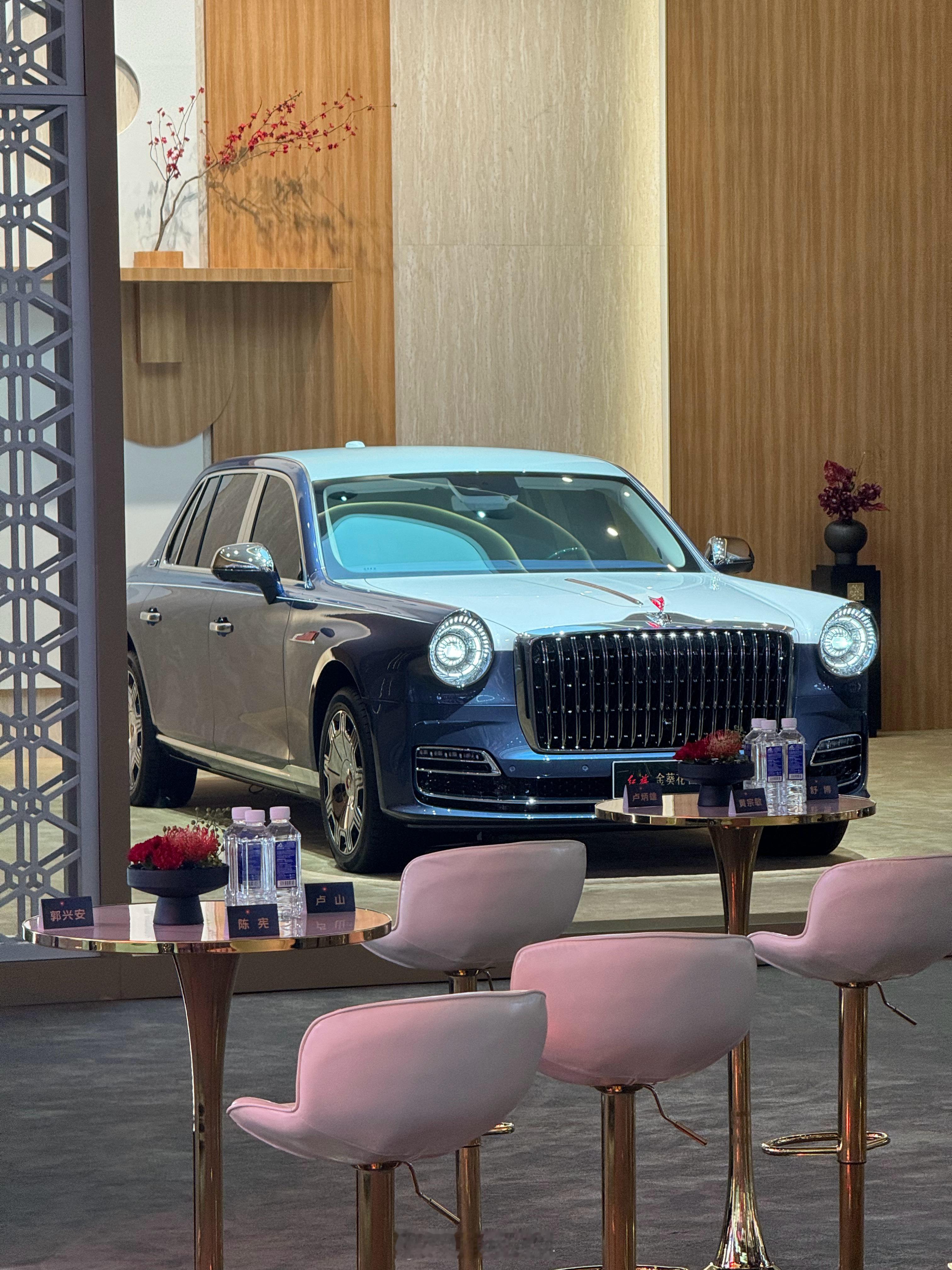 2025年成都车展红旗展台这气场真的太尊了！​​​