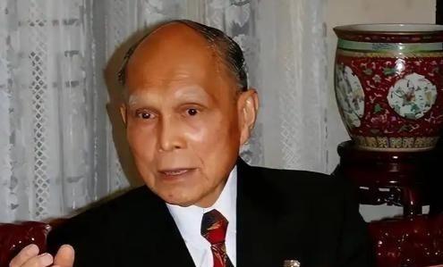 1996年，张子强绑架李嘉诚的儿子李泽钜，拿到了10亿的赎金，接着张子强的手下提