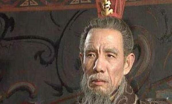 司马懿临终前递上一碗毒酒，对司马昭说：“喝了它，你哥继位。”司马昭二话不说端起来