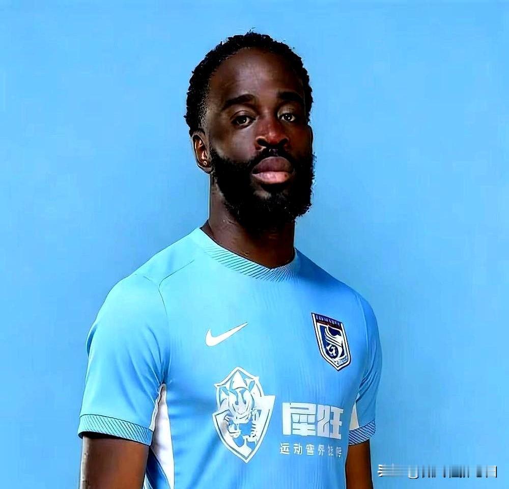 要说今年中超哪个队最让人看不懂，那必须是大连英博！一个刚从中甲上来的升班马，