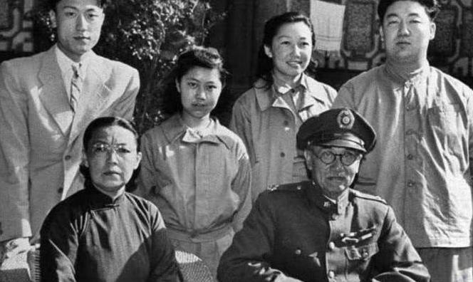 1914年，30岁的阎锡山迎娶14岁美娇娘徐兰森，洞房花烛夜，阎锡山对徐兰森说：