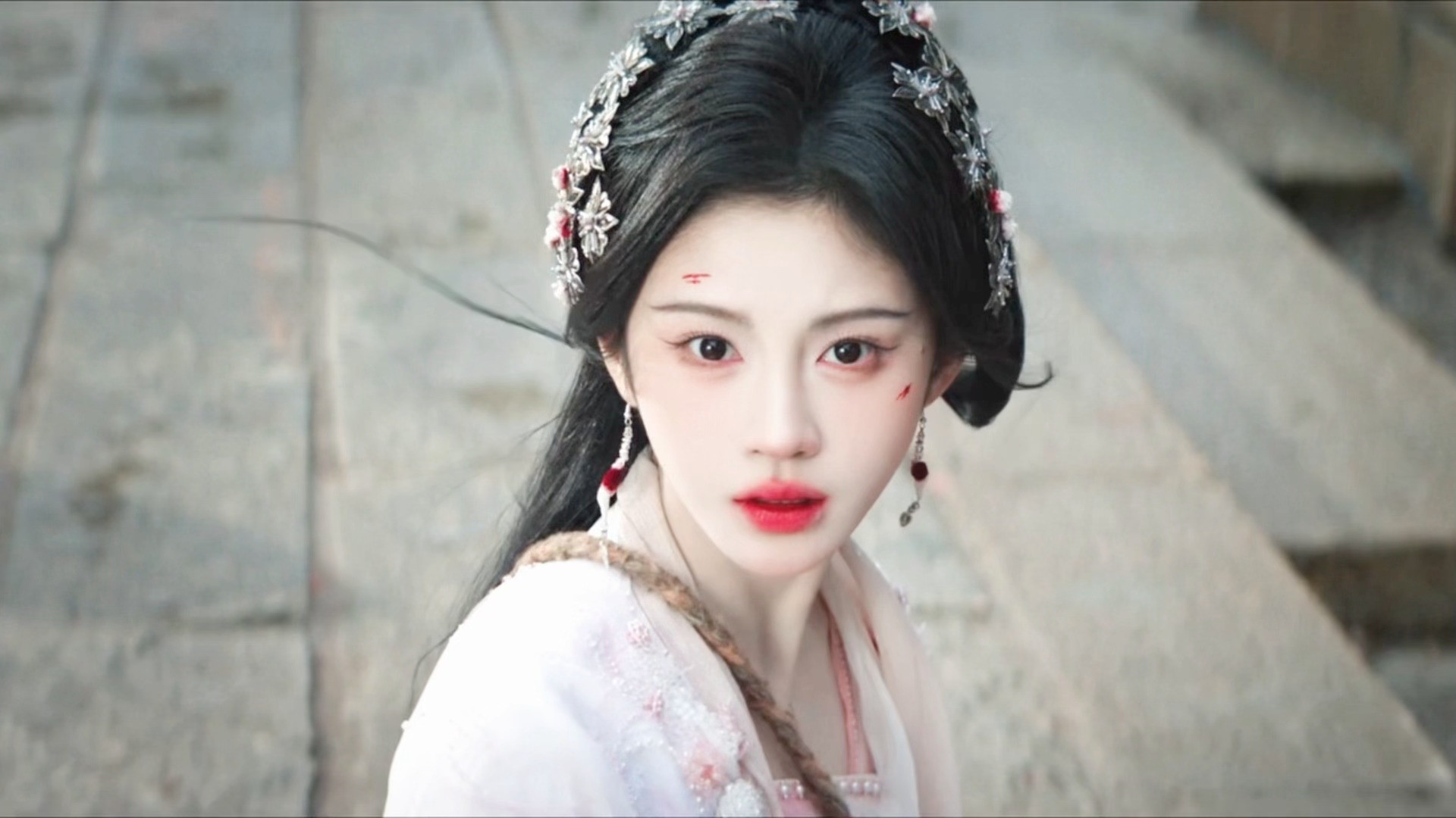 每一帧画面都美妙的素衣小狐狸鞠婧祎/月鳞绮纪