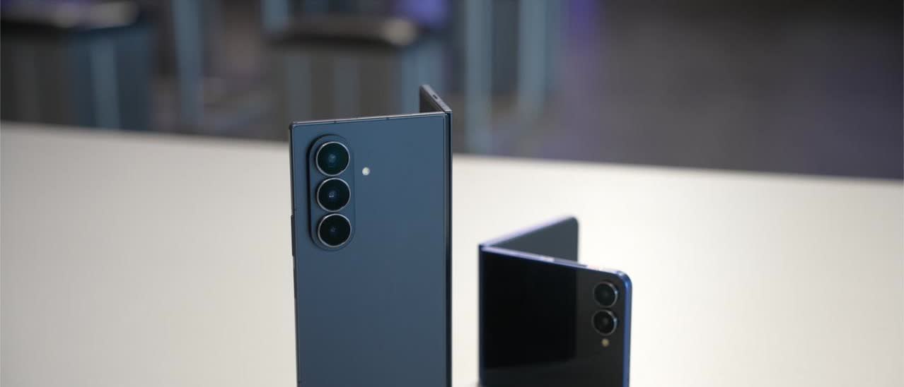 三星GalaxyZFold7上手，轻薄了非常多。重量下降到了215克，打破了