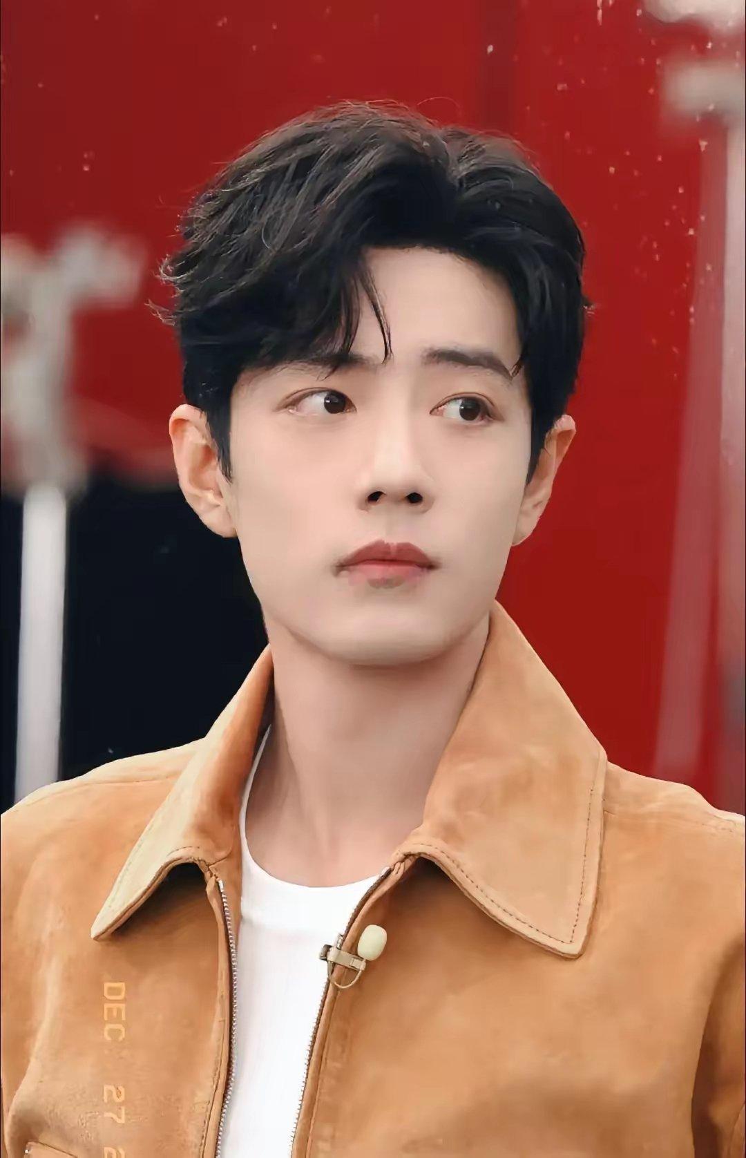 为什么肖战今年跨年依然不去湖南卫视？真正原因，扎了娱乐圈的肺管子。五年前，他站在