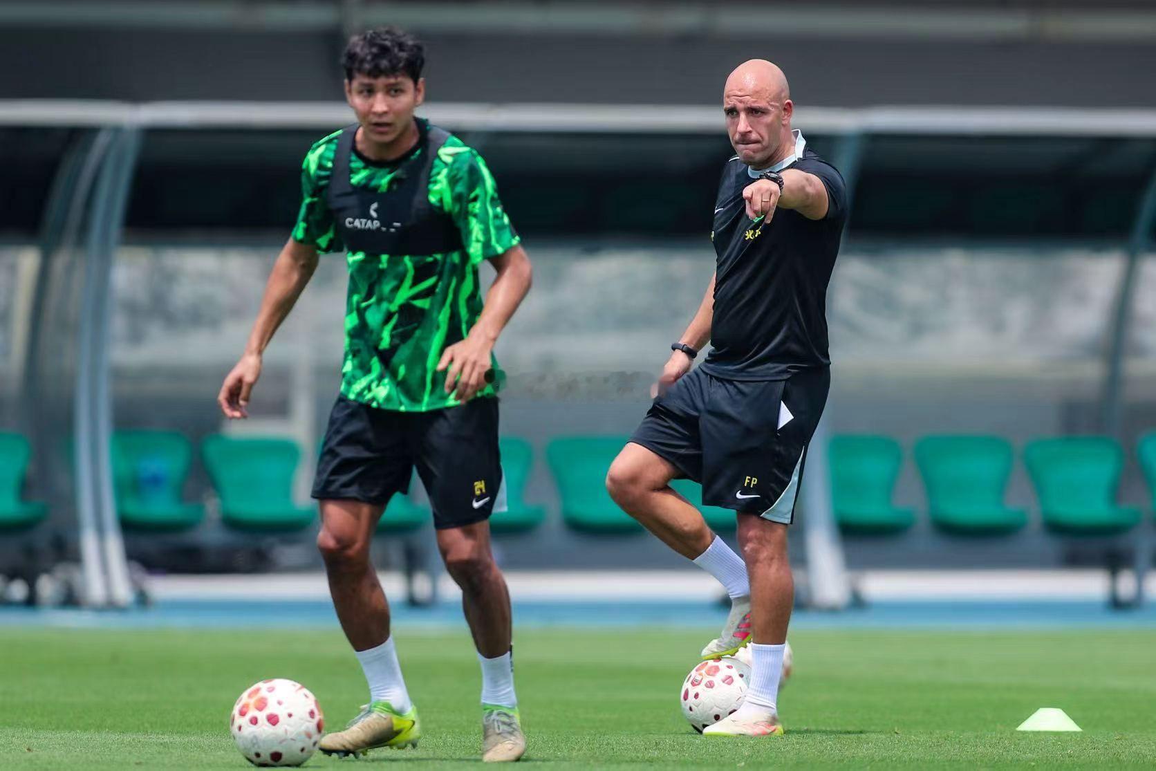 北京国安深圳新鹏城vs北京国安国安助理教练费利佩更新社交媒体：“今晚客场迎战深