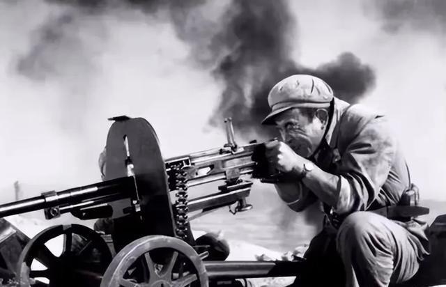 重机枪的防盾还是有用的，比如说郭留诺夫重机枪，曾经广受志愿军好评，据不止一个志愿