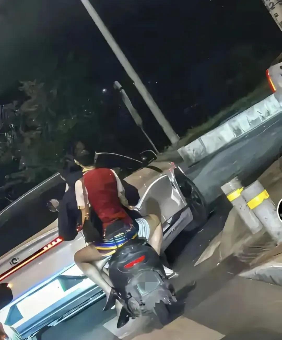 这就是人们羡慕的爱情吧？[抠鼻]