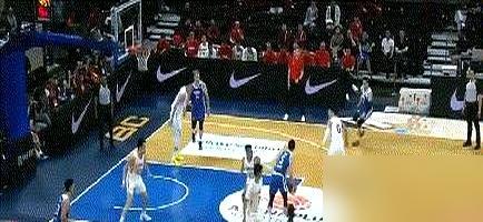 郭士强把高诗岩死死摁在冷板凳上整整三节，眼睁睁看着对面的陈盈骏撕烂了男篮的防线。