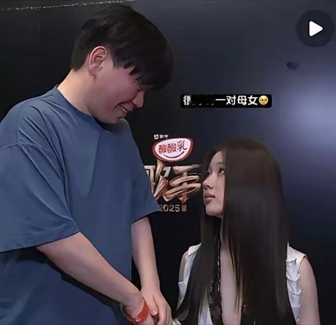 单依纯唱歌为什么越来越不对劲？网友一句话让我醍醐灌顶！不是她飘了，也不是她唱功退