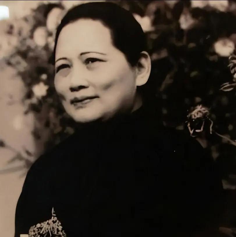1954年，毛主席突然派人送还给宋庆龄五万美元的巨款，宋庆龄当场愣在原地，极度不