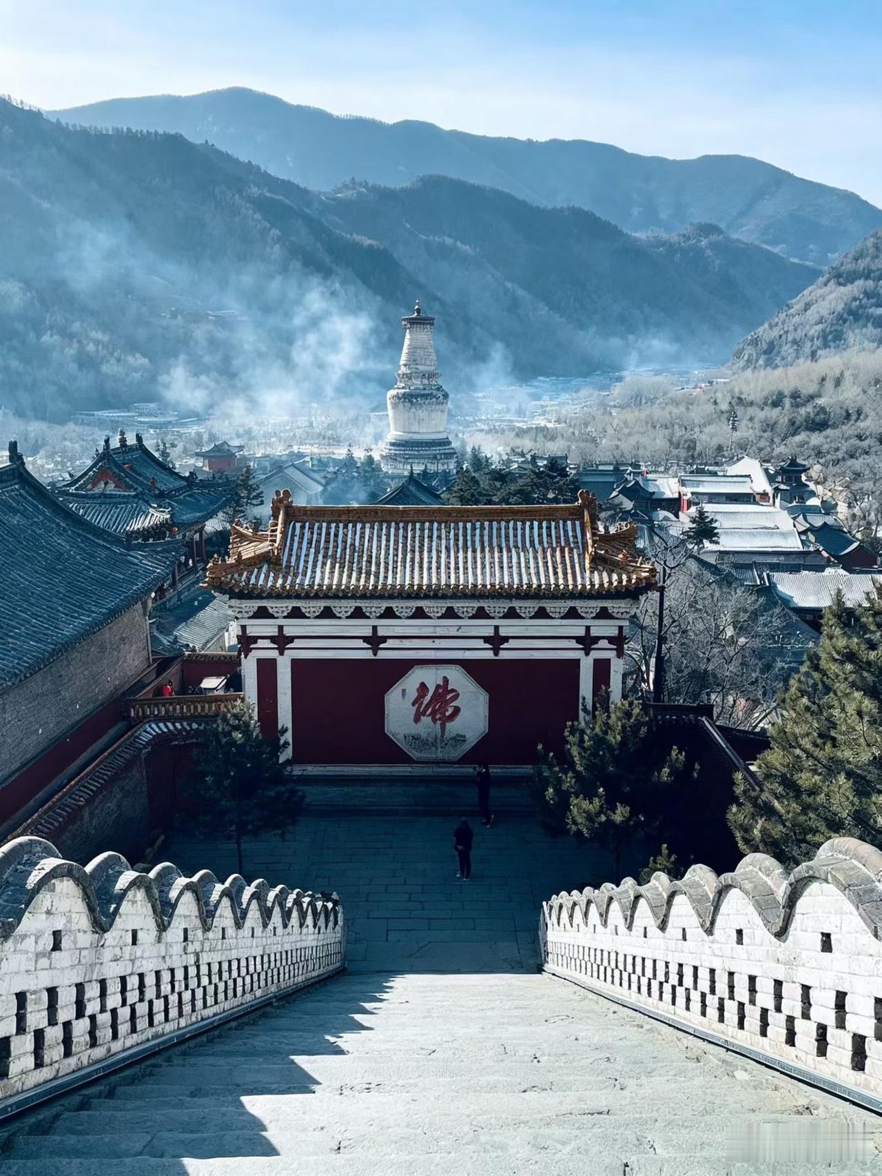 地藏消业，楞严开悟金刚破相，华严纳福法华圆满，妙法归真无量往生，极乐安家