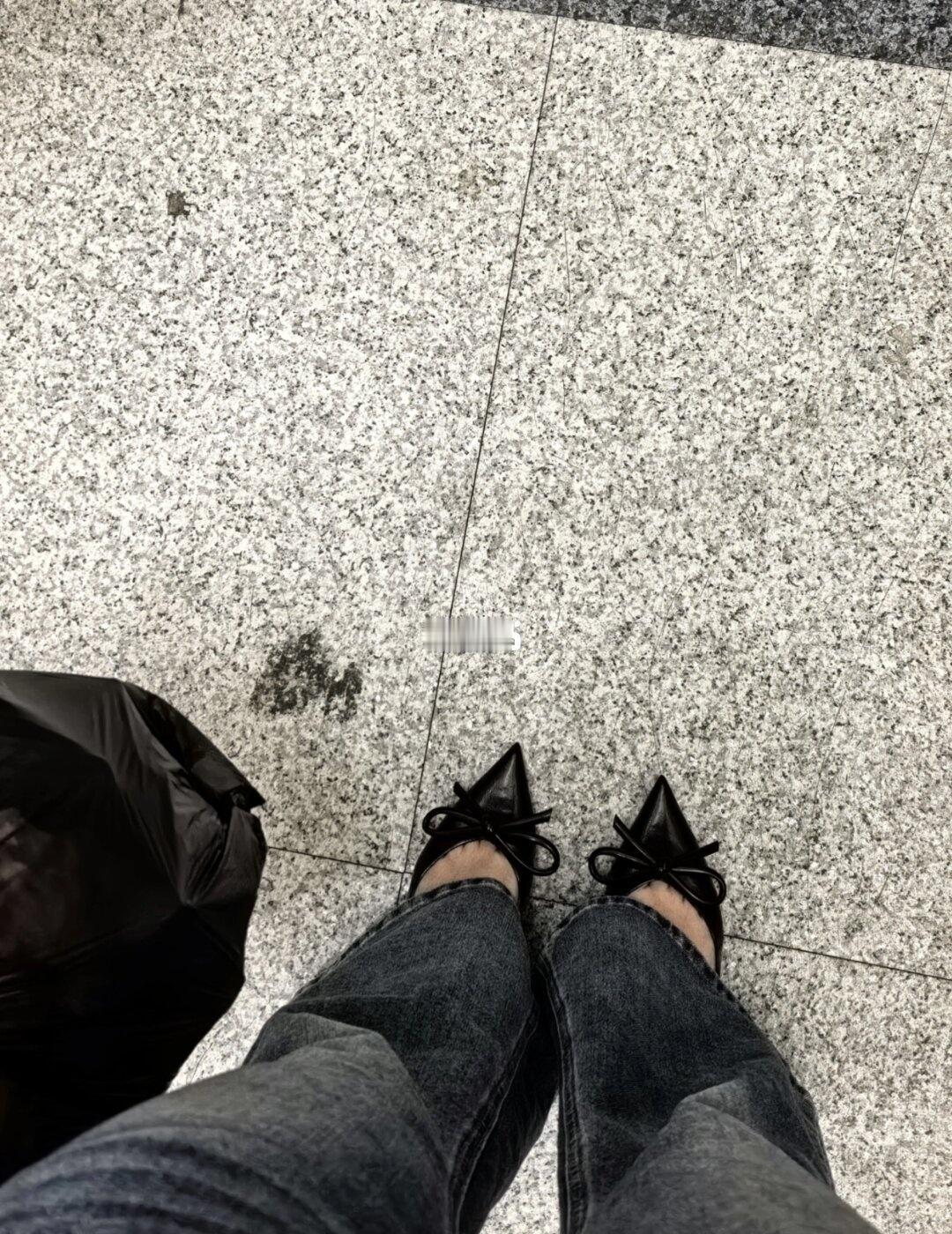 不会再穿高跟鞋，再见👋
