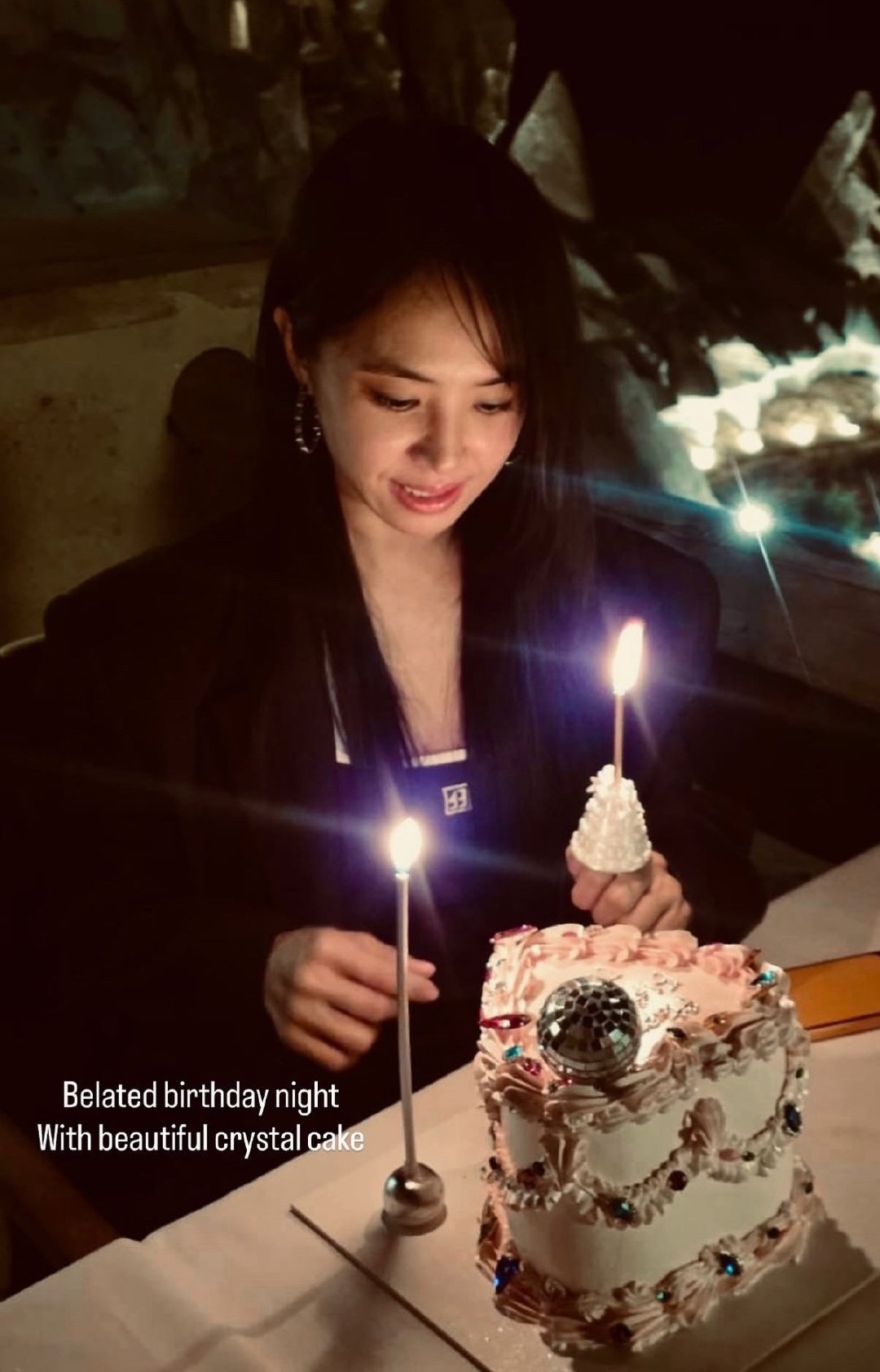 蔡依林和家人一起庆祝生日🎂「生日快乐希。望你永远像个小女孩儿，被大家温柔拥抱，也永远有对抗这世界的