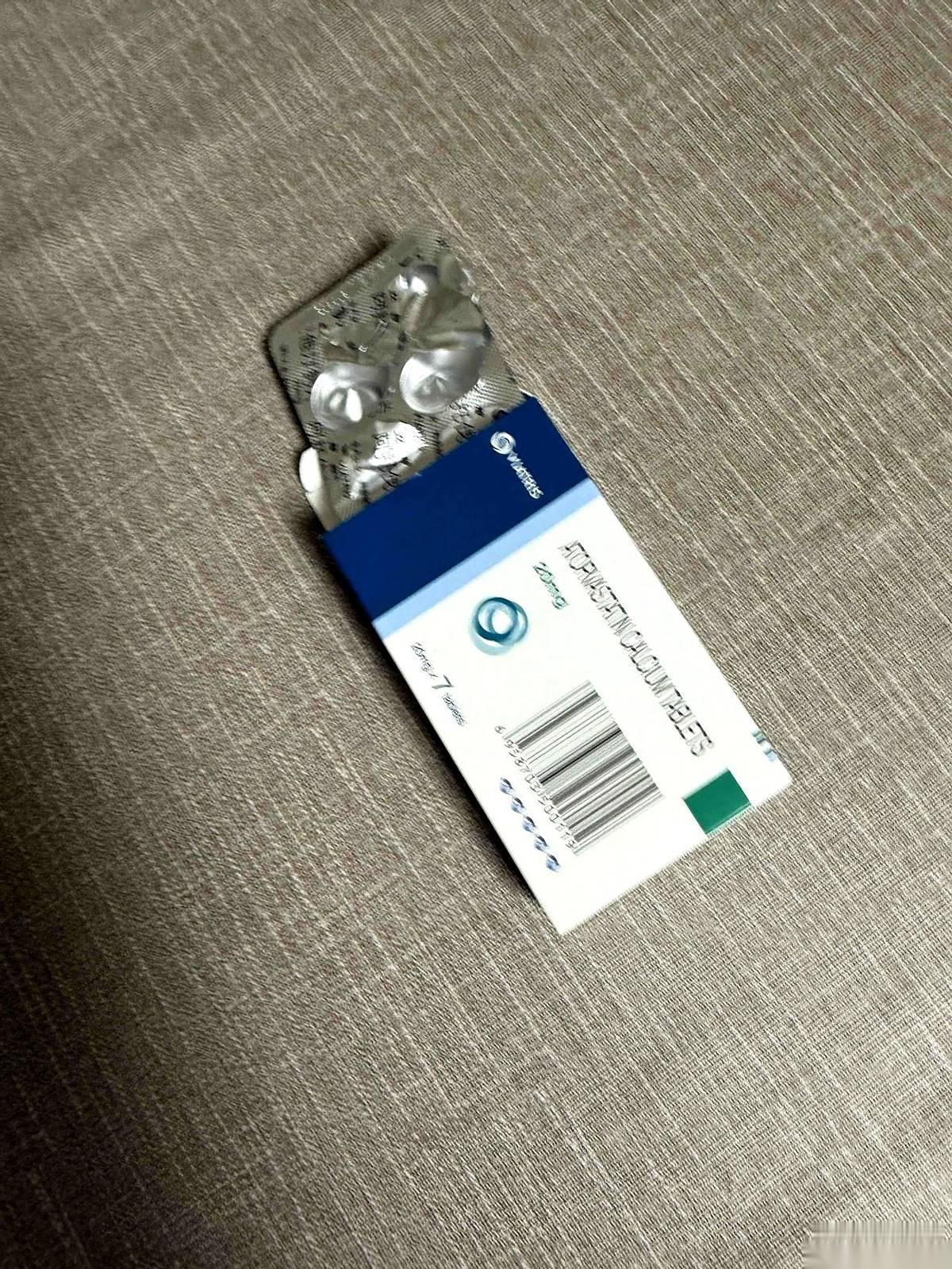 我认输了。真的，跟自己的身体较劲了整整两个月。以为靠毅力、靠管住嘴迈开腿，就能