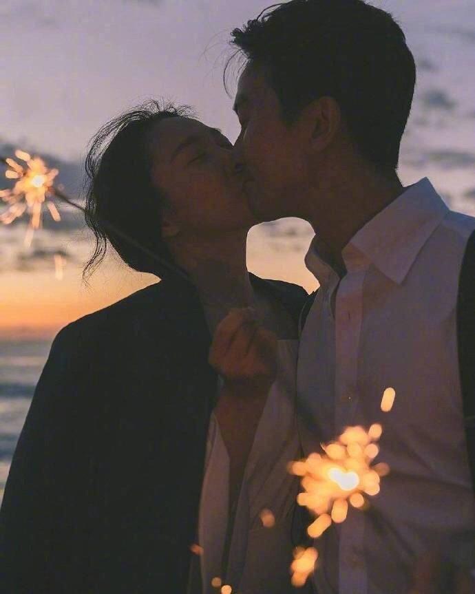 男人天性就馋，给点机会就想沾花惹草，见了美女走不动道是本能，电视里的好男人基本上