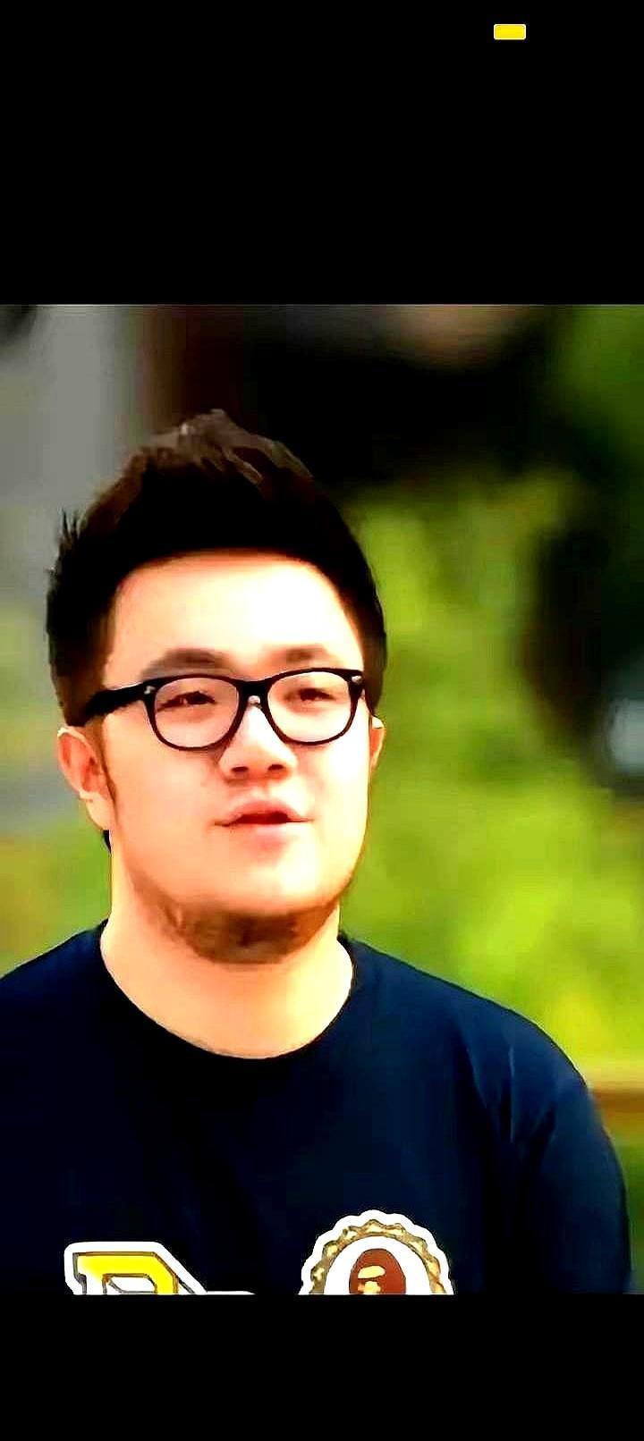 英达65岁上节目认亲，巴图直接让俩儿子跟奶奶姓了宋。英达那边刚喊完“血浓于