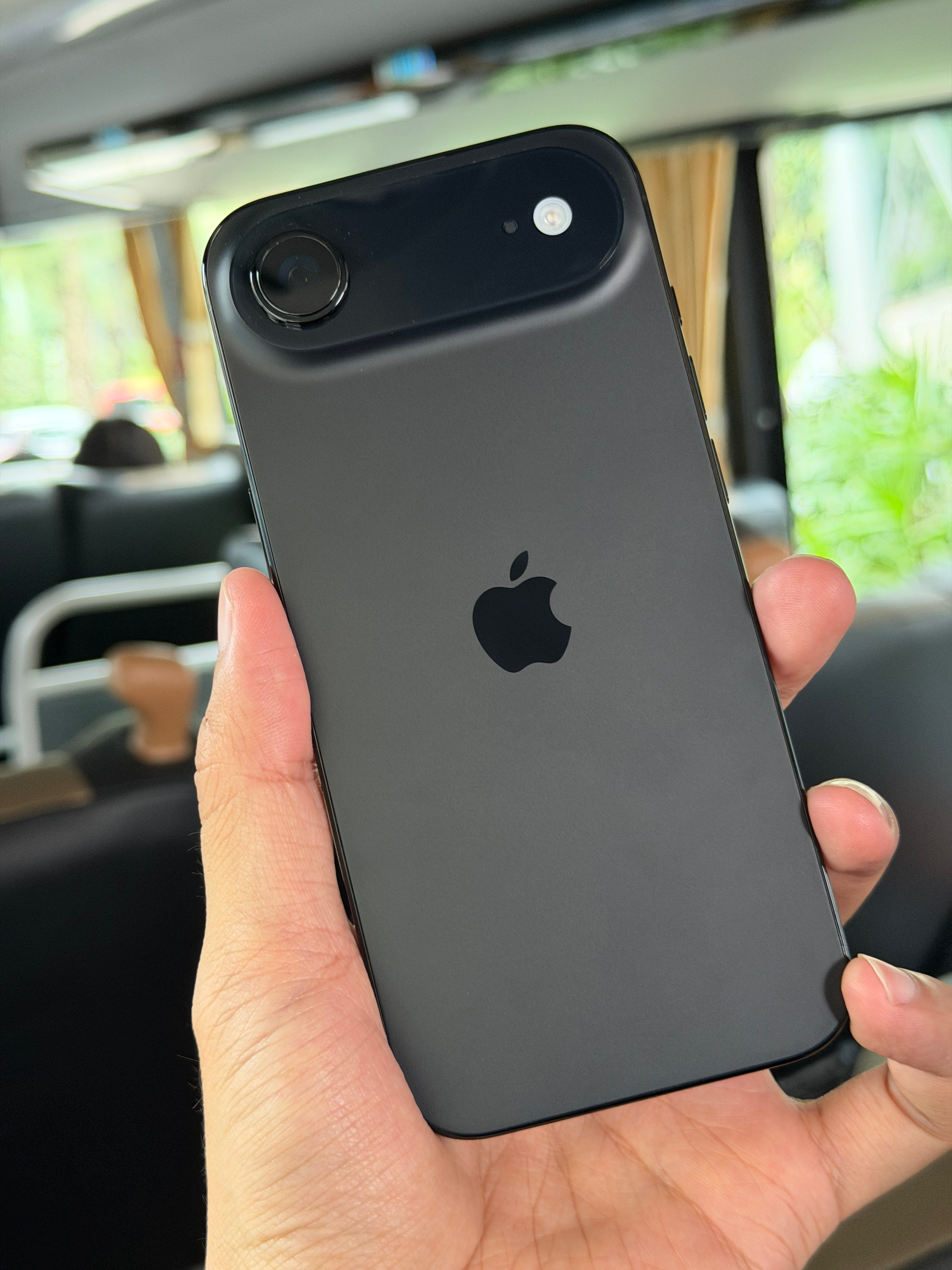 第一次见黑色的iPhoneAir，也挺好看的呀！[666]​​​