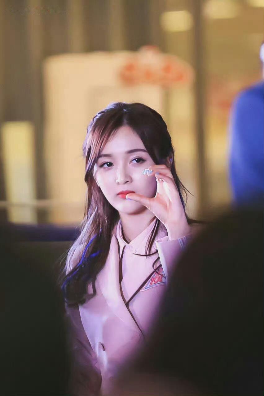 吴宣仪爱上另一个我💙吴宣仪辛凌【180609|中华牙膏见面会饭拍
