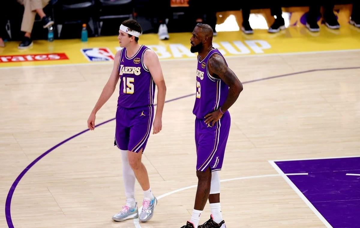 湖人发往全联盟的交易包裹，正被贴上“需要付费回收”的标签。谈判桌上的电话一接通