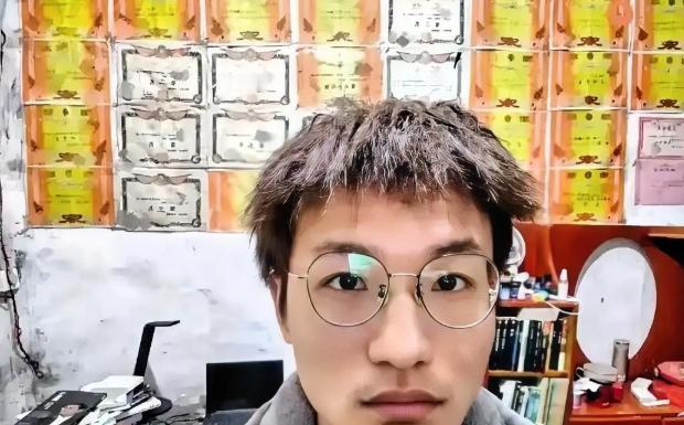 湖南湘西一名男生，大学毕业五年，连续五次考研全部失利。这些年没有正式工作，一直靠