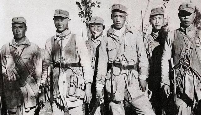 1941年，新四军参谋带着2个伤员打游击，3人仅仅只有1支枪，谁知短短4年，这个