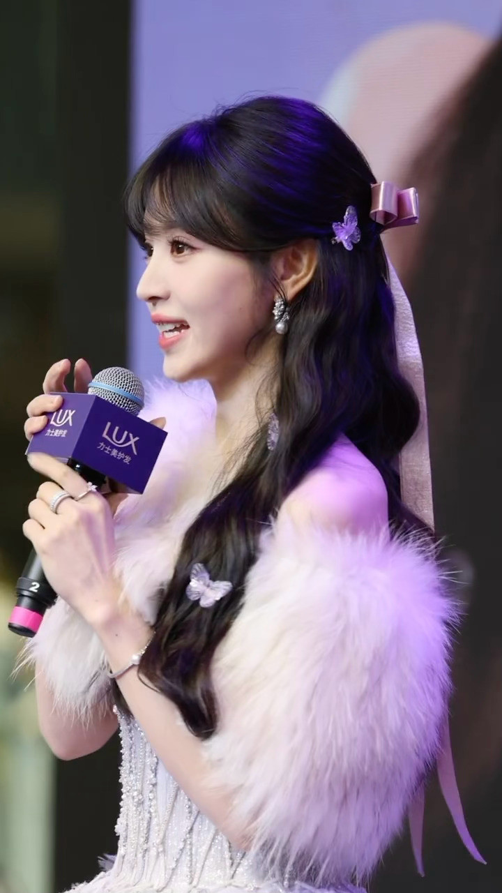 田曦薇今日线下活动丨花仙子从童话书里跑出来了🧚🏻♀️田曦薇白月光和猪杀志