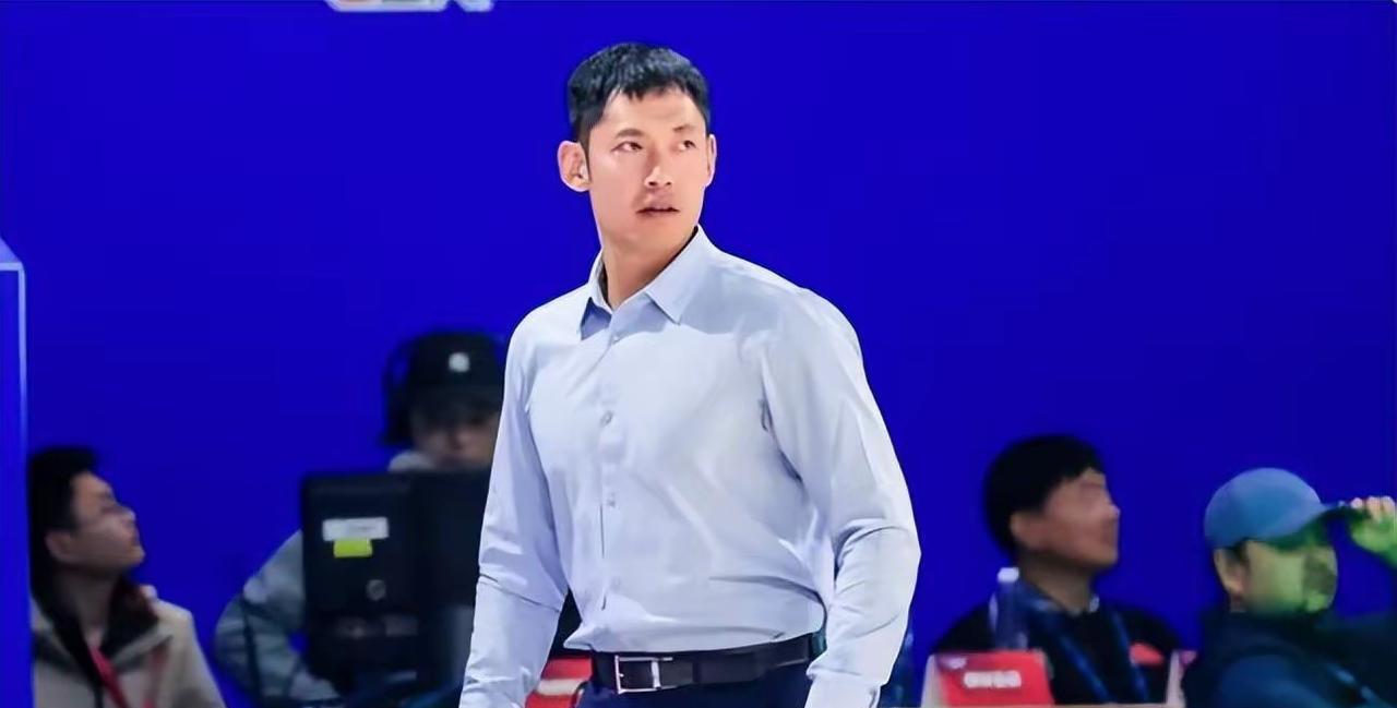 天津男篮在休赛期有必要通过交易来优化阵容、进行补强。张庆鹏指导需要再度提升球队的