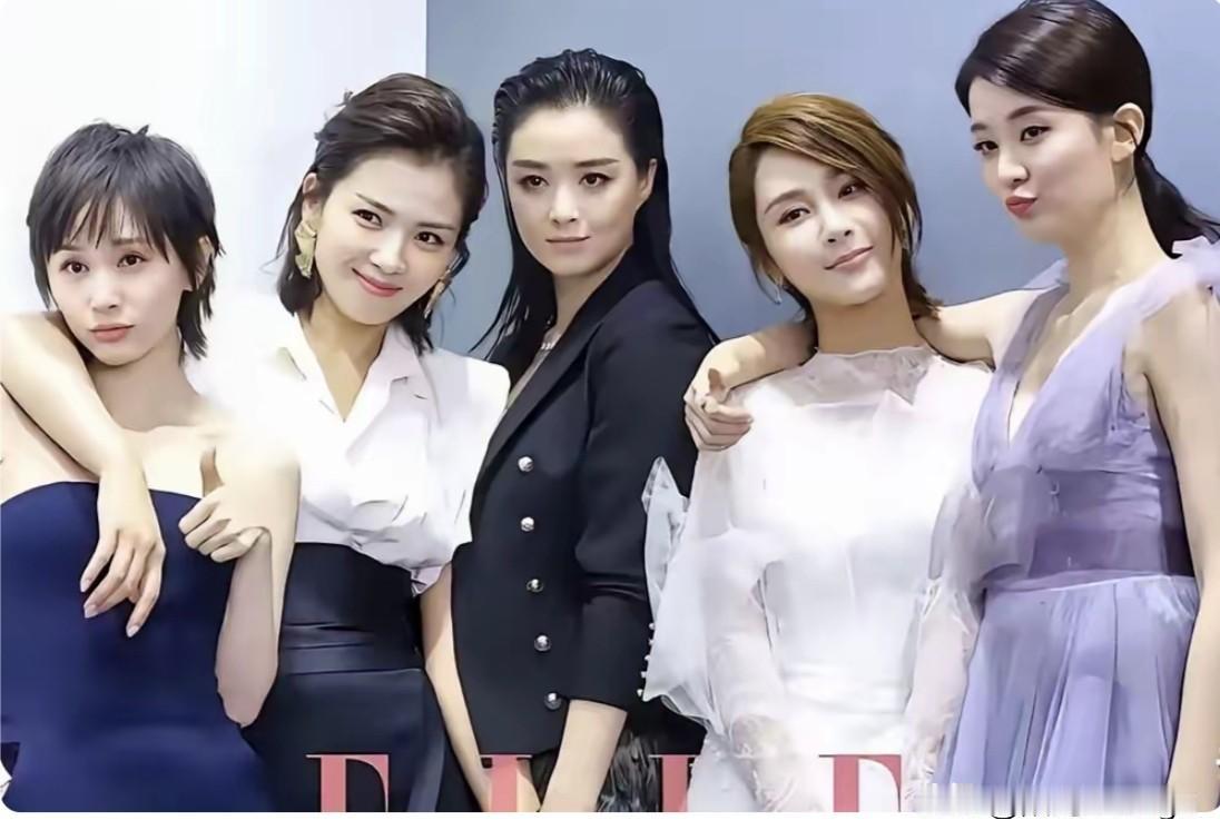 《欢乐颂》五美同框照，那可真是百花齐放，各有各的靓法儿！蒋欣美的明艳大气；杨