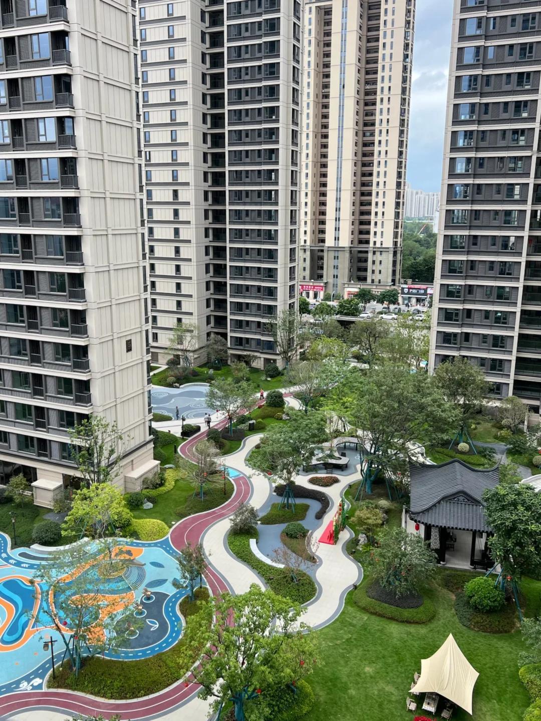 根据2026年4月的最新数据，福州房价呈现以下特点：二手房：挂牌均价约1.8