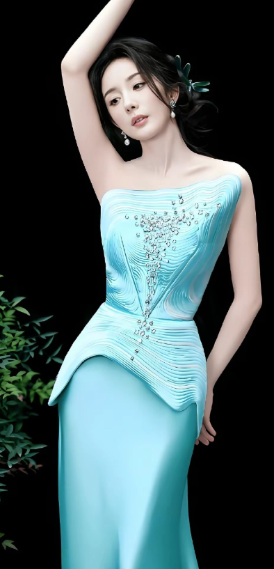 直到看到大美女杨幂一脸嫌弃的表情，我才猛然发现，女生对于美照的执着。​