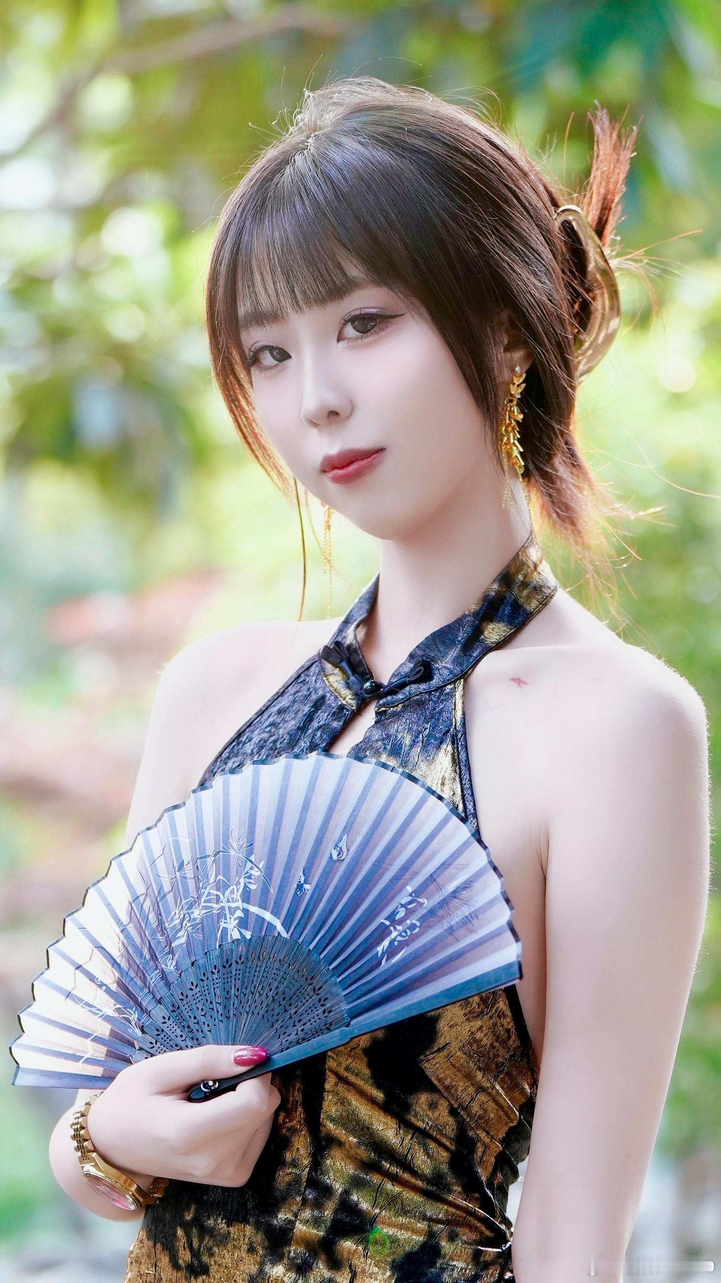 慢下来，感受园林里的旗袍时光。模特旗袍写真漂亮小姐姐苏州约拍中国风苏州