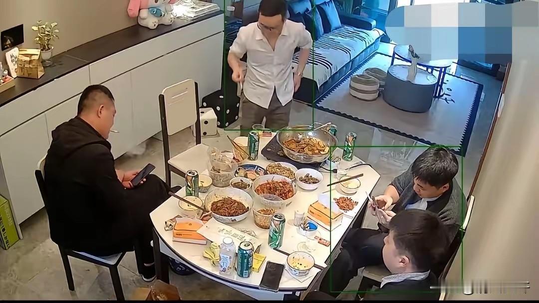 5月1日，浙江宁波，男子带三五好友来家里聚餐，吸烟喝酒，最后闹到两口子大打出手…