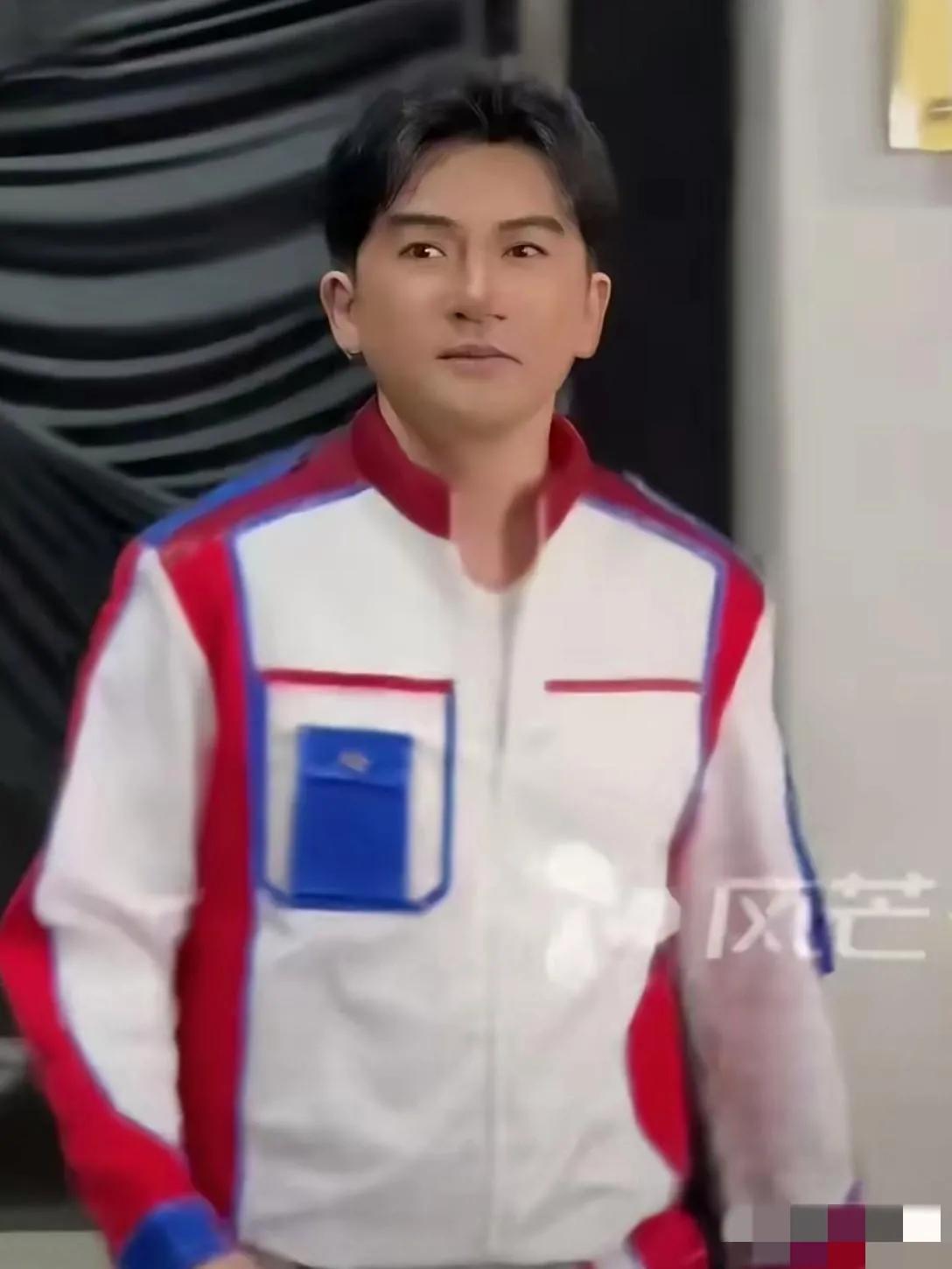 一直觉得苏有朋才是千面小生，瞧，画面中的他看几乎要变成吴奇隆了，你看是这样吗？