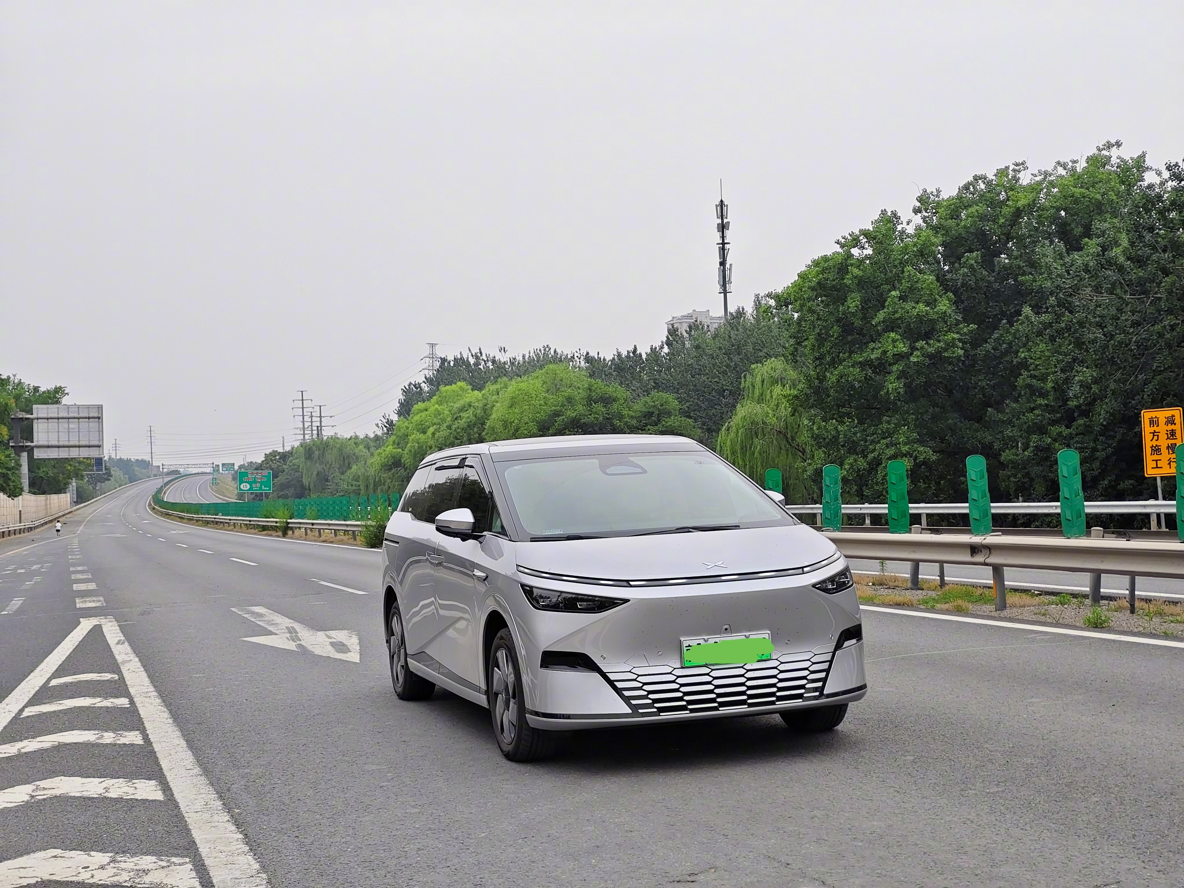 从小鹏x9的续航聊聊电车的真实续航。本虎去年六月入手了一台纯电mpv，跑了