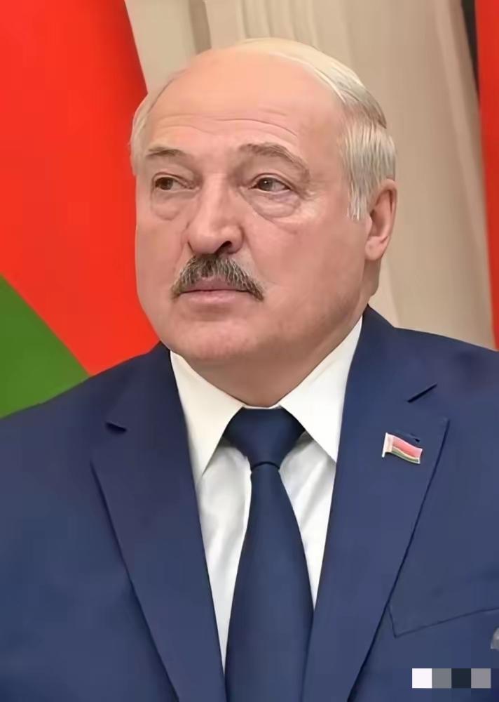 卢卡申科发出最后通牒！上千辆立陶宛卡车面临没收，边境司机寒冬中绝望呼救