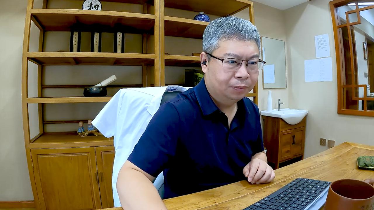 前段时间门诊接诊了一个患者，张女士45岁职员，10月中旬来诊，核心诉求是咳