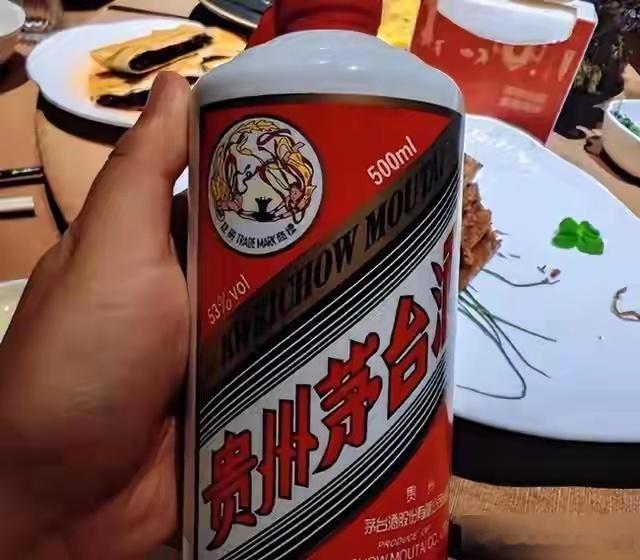 飞天茅台终端价下跌的原因是什么从2020年3000元/瓶到如今约2200元，飞天