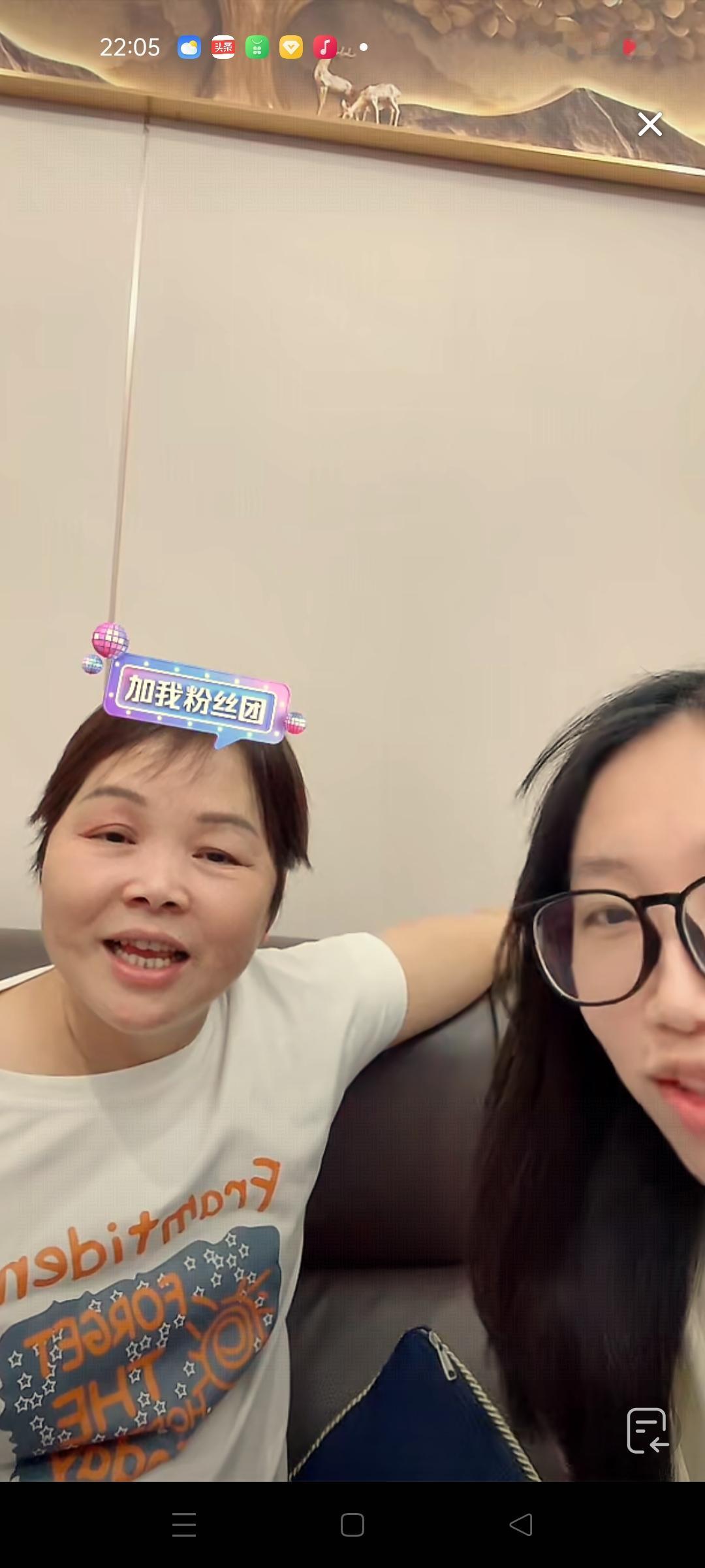叶锐聪妈妈太幽默了，说姐姐以后结婚可以不要彩礼，有粉丝网友问她穷点可以吗？妈妈乐
