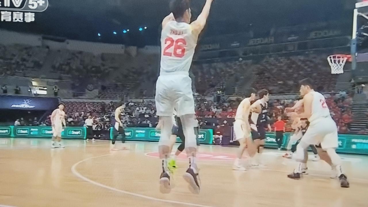 中国男篮以8分的优势战胜了韩国队。这是亚洲杯八进四的比赛，现在中国队已经进入了亚