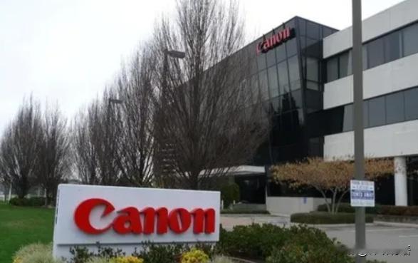 三星、东芝走了，把生产线搬去了越南。阿迪耐克也走了，将工厂搬到了越南，现在就连佳