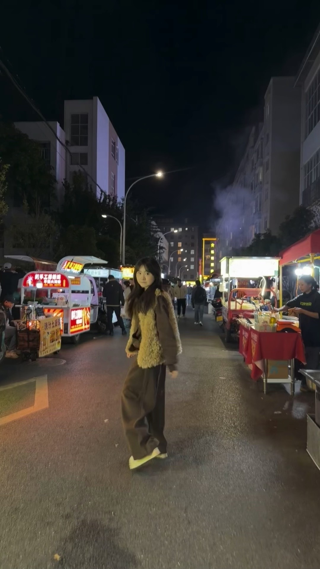 好喜欢今天的ootd超暖和！！！来小吃街买个甩手粑粑～