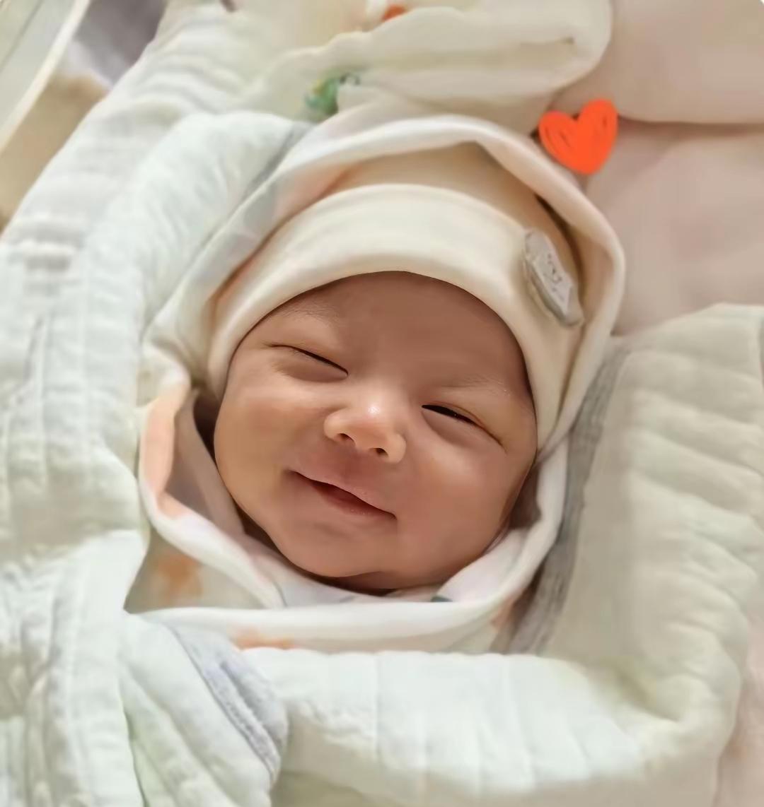 马筱梅官宣宝贝儿子大名，汪星野，名字出自杜甫诗句“星垂平野阔，月涌大江流”，诗意