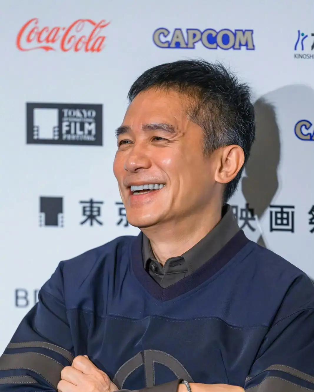 万万没想到，63岁梁朝伟现在居然是这样一副“面相”了，有一种说不出的感觉！近日
