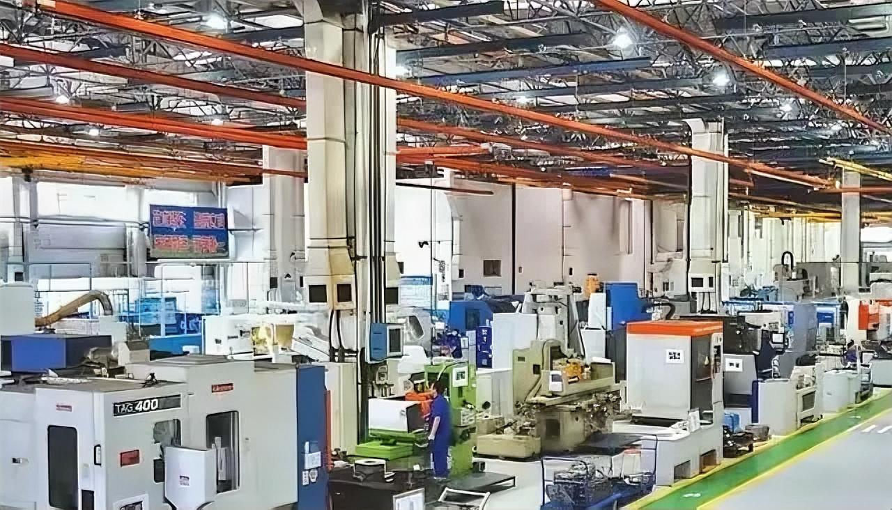 说句实在话，俄乌冲突没直接“救”中国高端机床产业，但像块大石头砸进死水潭——把这