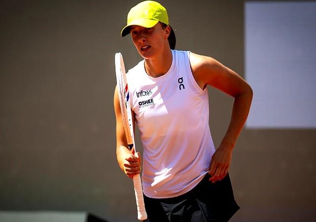 WTA1000赛第三轮爆出惊天冷门，前八种子纷纷落马，世界前三只剩萨巴伦卡独苗，
