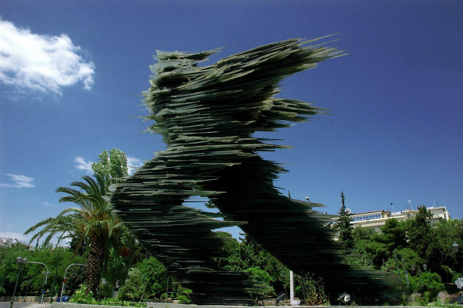 希腊雅典的《奔跑者》雕像，在经历一场大学后Belike.....雪中悍刀行啊