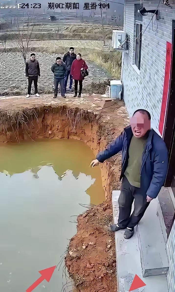 广西这个大哥，这一招干的是太绝了，自己的宅基地本来是要建房子的，谁知道隔壁的邻居