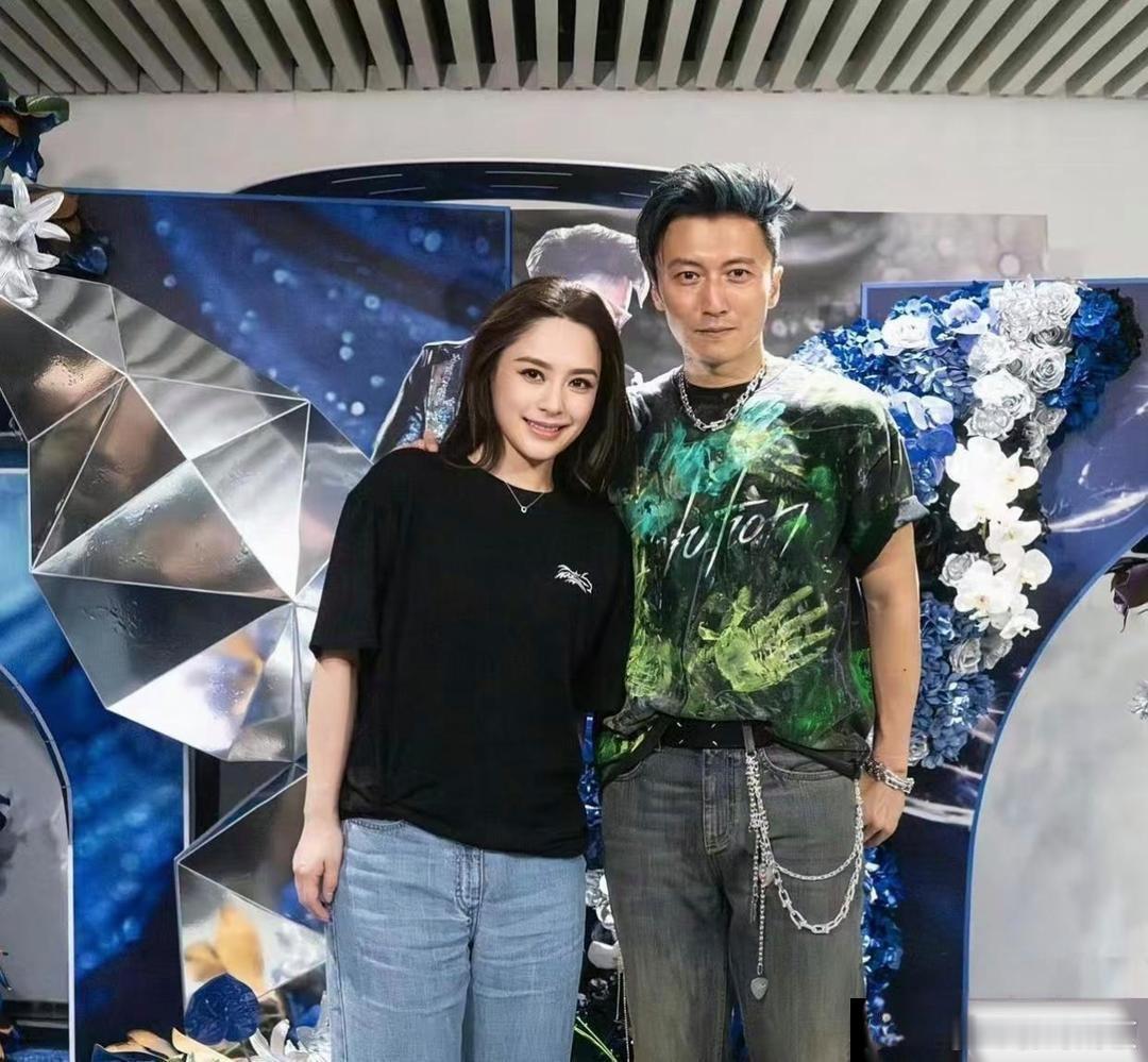 感觉谢霆锋有点紧张了。​​​