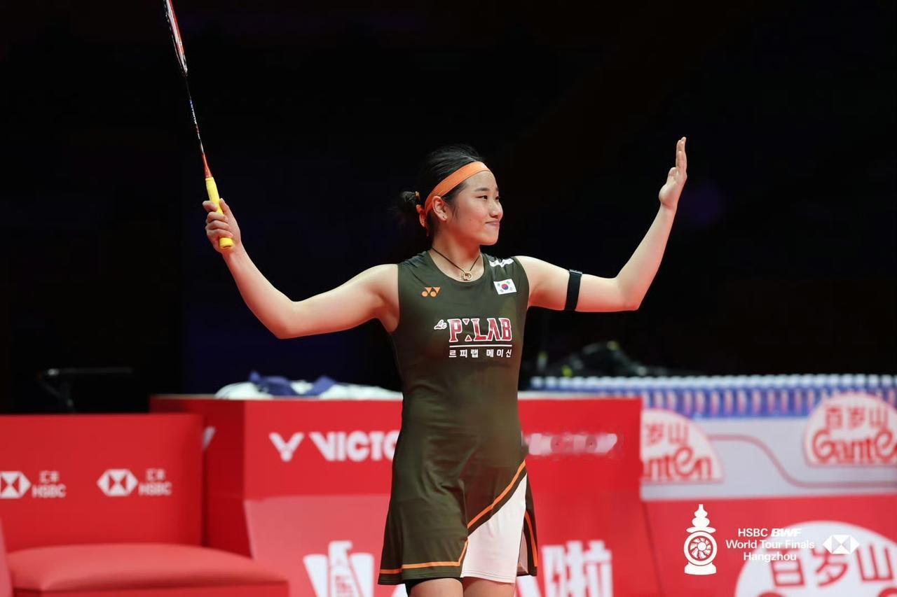 国羽洛杉矶男女单打危机重重!2025赛季世界羽联的赛事结束了。一年中国羽夺得了