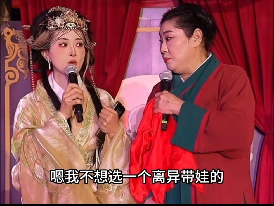 开封王婆相亲现场，来了一位重庆的美女。37岁，健身教练，有一个6岁的男孩，前任出